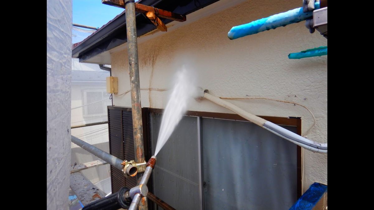 高圧洗浄の施工の様子